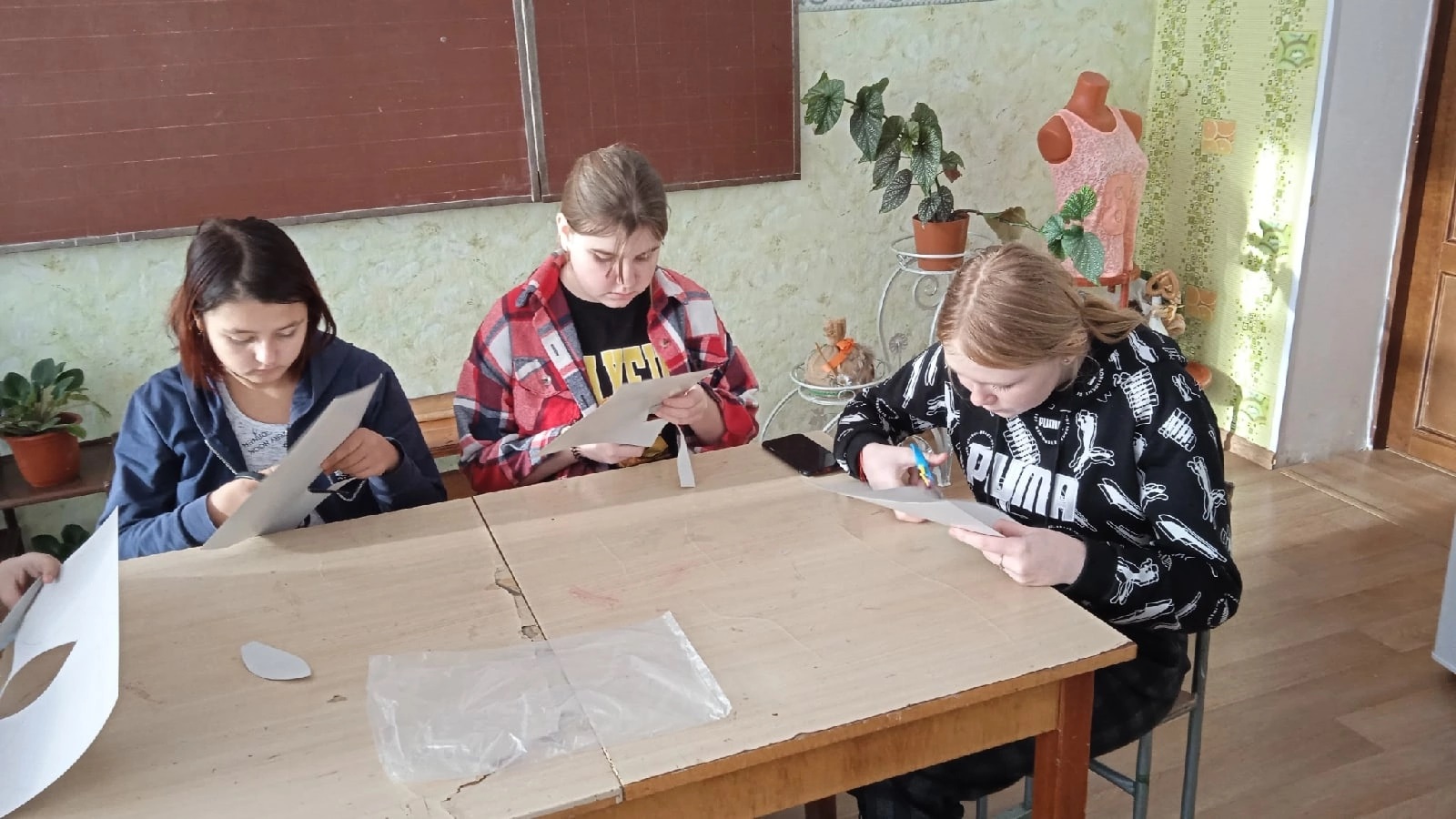 Работа сетевой школы народного творчества и ремесел.